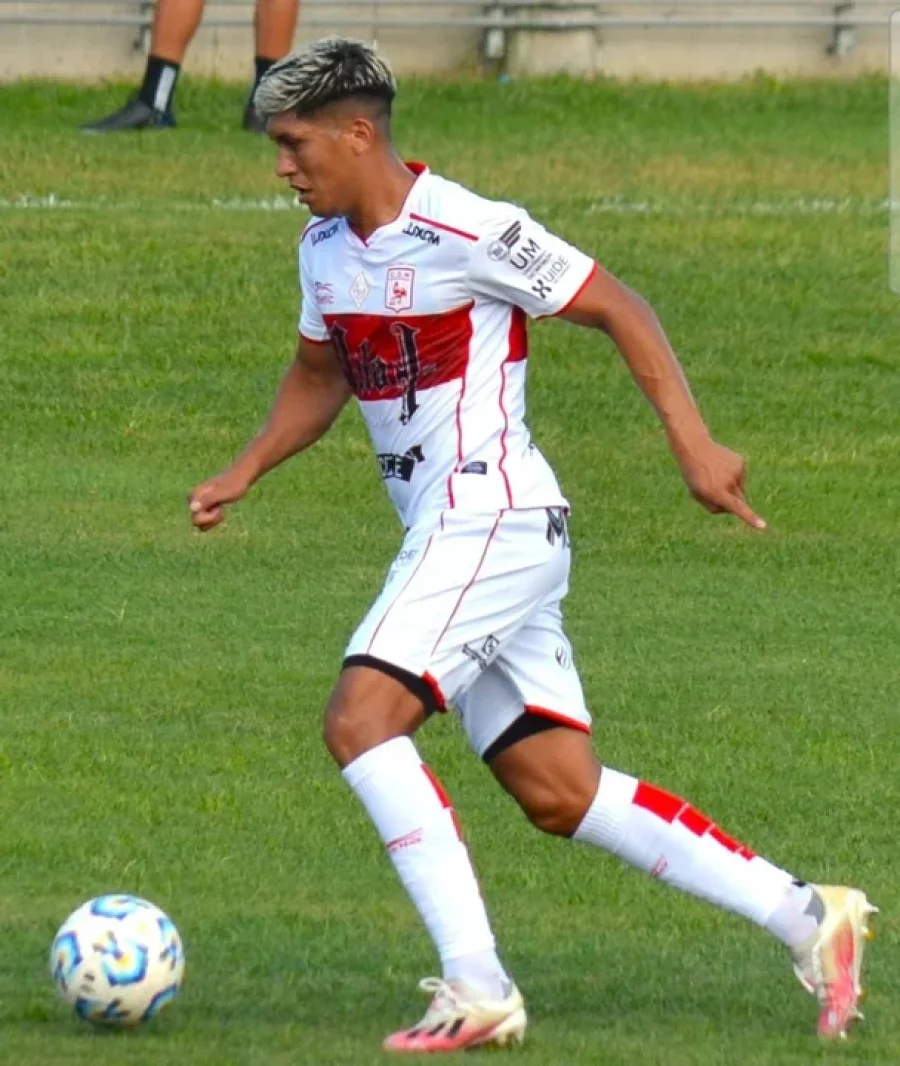 Nahuel Zarate fue titular en todos los partidos del Deportivo Morón en el torneo.