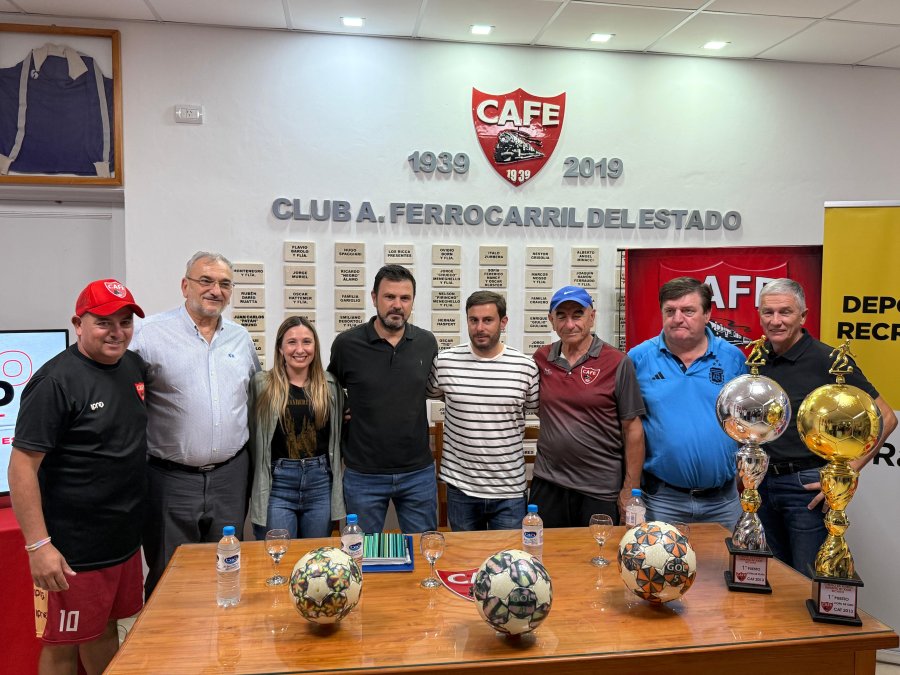 LANZAMIENTO. Dirigentes de Ferro y autoridades invitadas en la presentación del torneo.