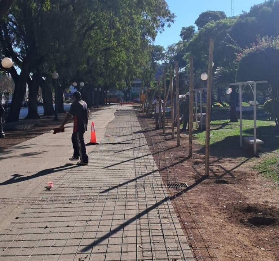 La intervención busca mejorar la funcionalidad y accesibilidad de la plaza.