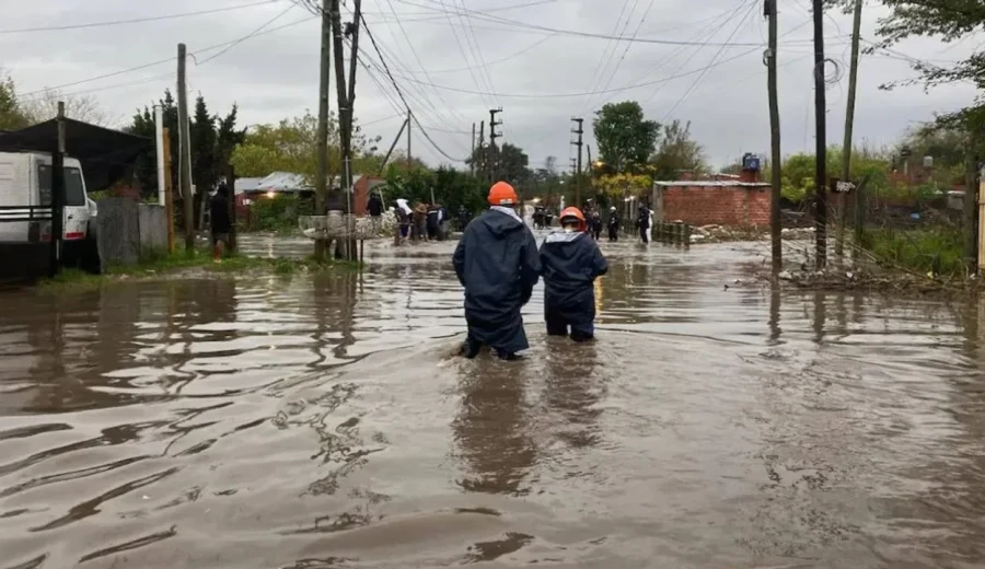 La intensa lluvia generó graves inundaciones en diferentes municipios bonaerenses.