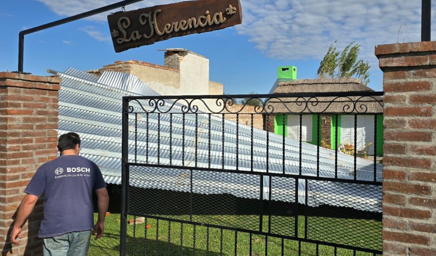 El Gobierno Provincial asiste a las localidades afectadas por las fuertes tormentas.