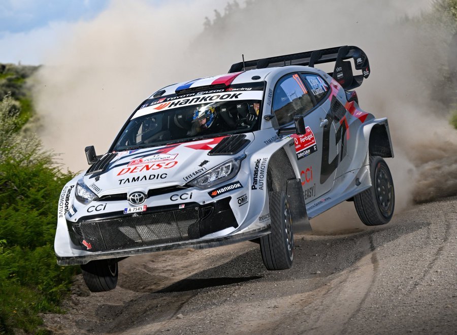 Sébastien Ogier y el Toyota Yaris en el Rally de Portugal.