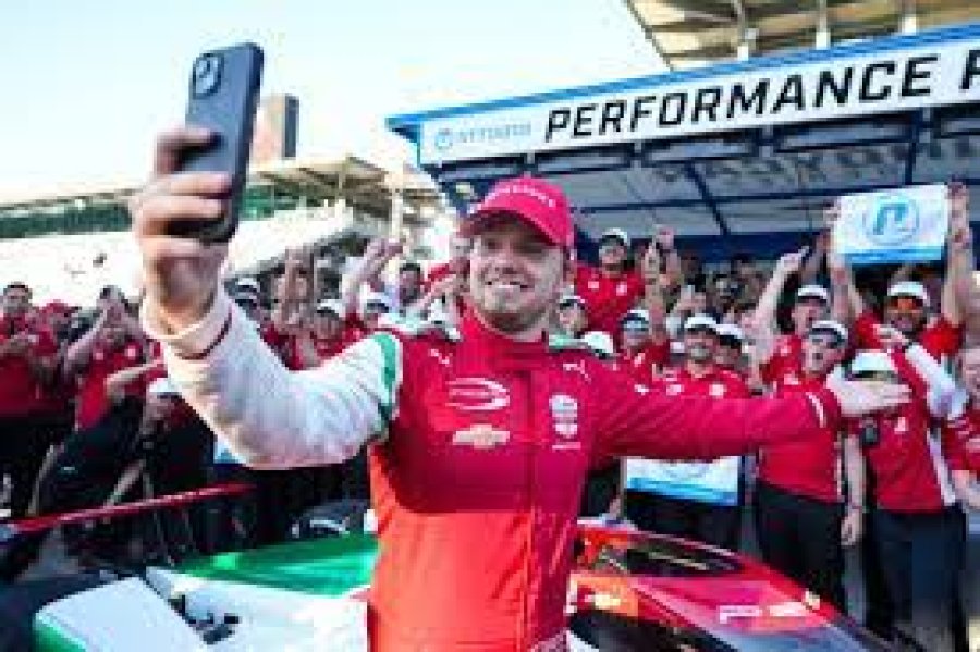 El debutante israel&iacute; Robert Shwartzman sorprendi&oacute; en Indian&aacute;polis.