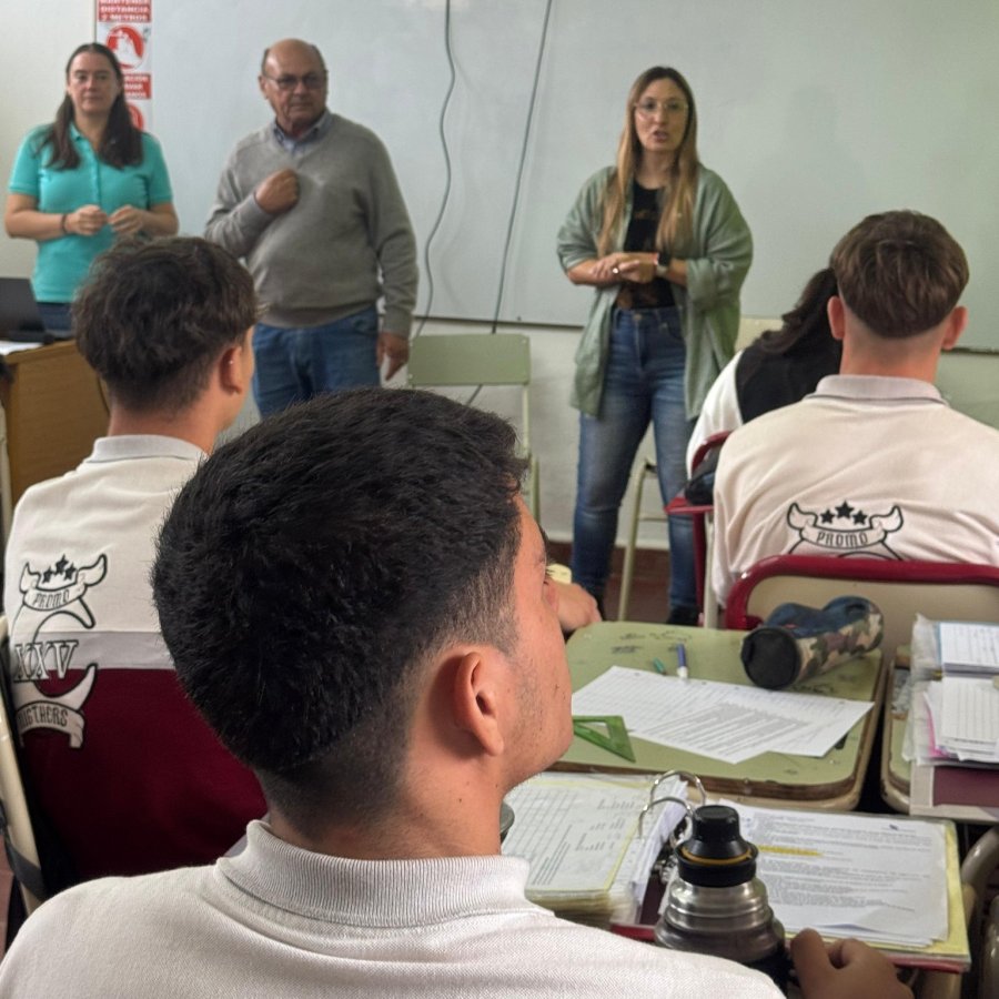 un momento de la actividad cumplida en el establecimiento educativo.