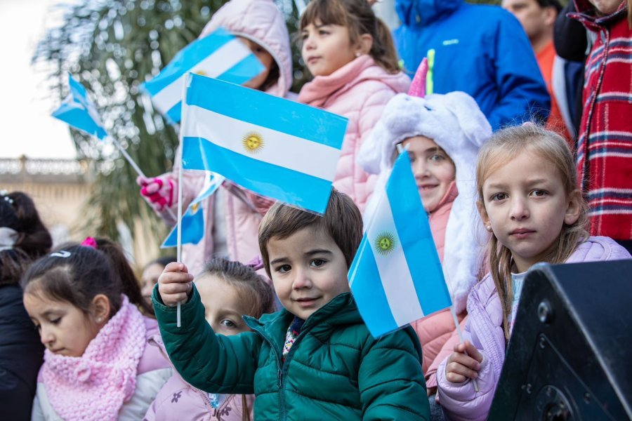 215&deg; aniversario de la Revoluci&oacute;n de Mayo.