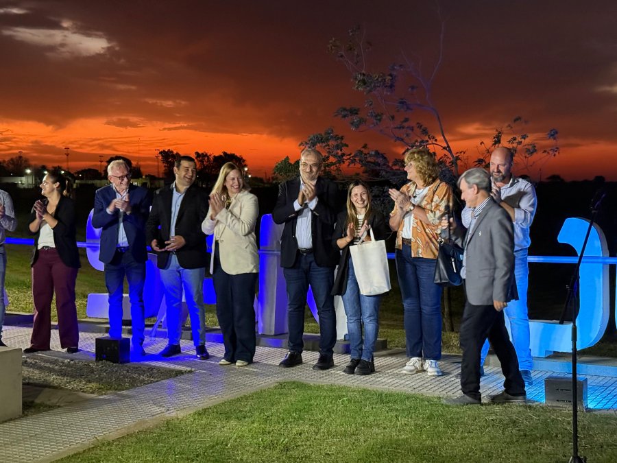 Las autoridades en un momento de la ceremonia.