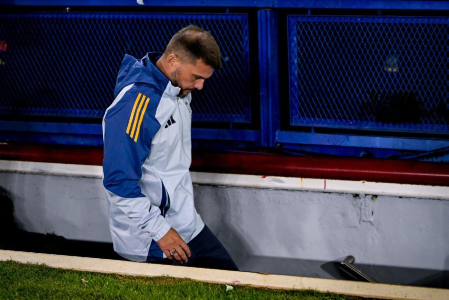 Herrón vivió el partido con mucha intensidad y terminó con mucho dolor por la eliminación.