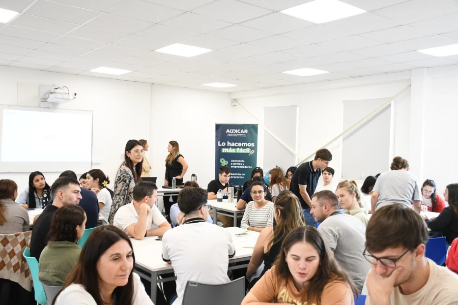 Participaron estudiantes de UTN FRRa, UNRaf, UCES y UCSE.