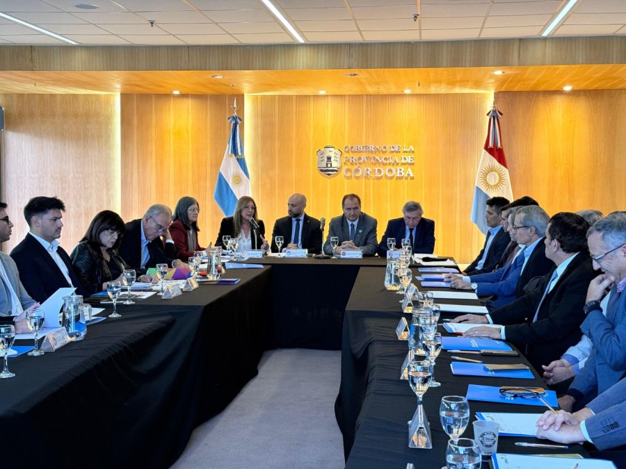 Santa Fe mostró sus puertos a Córdoba para atraer clientes y consolidarse como polo exportador.