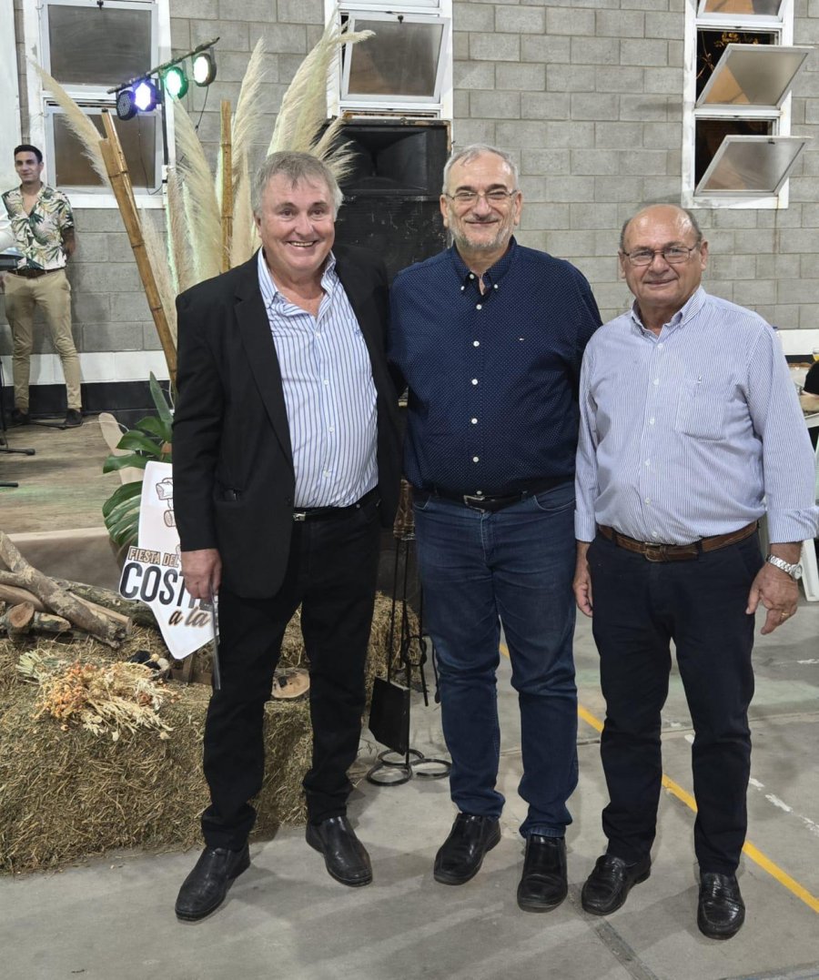 Juan Barberis, Alcides Calvo y Hugo Michelini en la fiesta.