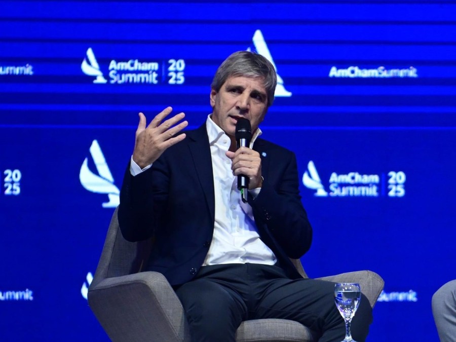 "DOLARES BAJO EL COLCHON". Caputo anticipó el impacto que podría tener la medida en el merado inmobiliario.