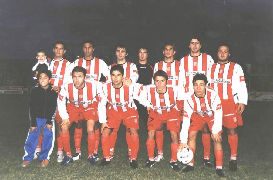 FORMACION BASE. Parados de izq. a der., Olmedo, Urbina, Besel, Taverna, Gelatini, Donatti y Senn. Abajo: Rena, Becerra, Zbrun y Andretich.