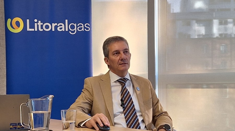 Daniel Molinaria, de Litoralgas, durante la audiencia p&uacute;blica.