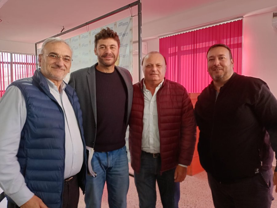 REUNIONES. Calvo, Alvarez y Oesquer estuvieron presentes en el primer encuentro con los sectores estatales.