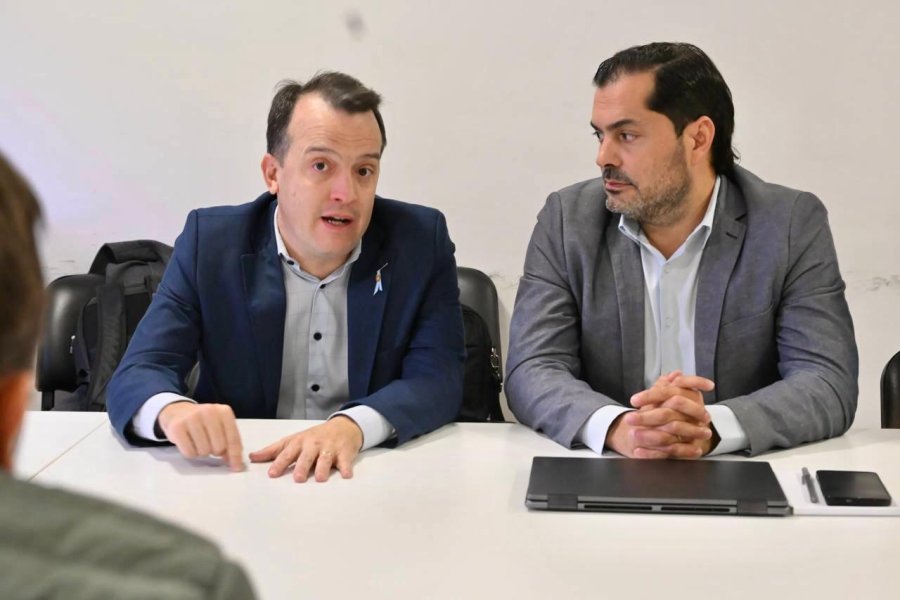 El presidente de la Comisi&oacute;n de Asuntos Laborales de Diputados de Santa Fe, Joaqu&iacute;n Blanco, junto al ministro de Trabajo, Roald B&aacute;scolo.