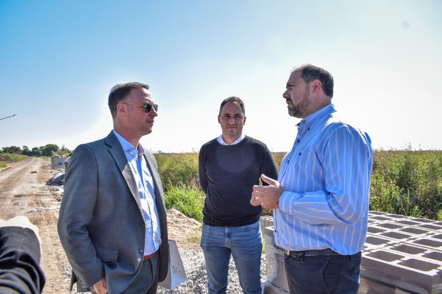 Las tareas para la segunda etapa de revestimiento del canal perimetral de Ramona se desarrollan en una extensión de 200 metros.