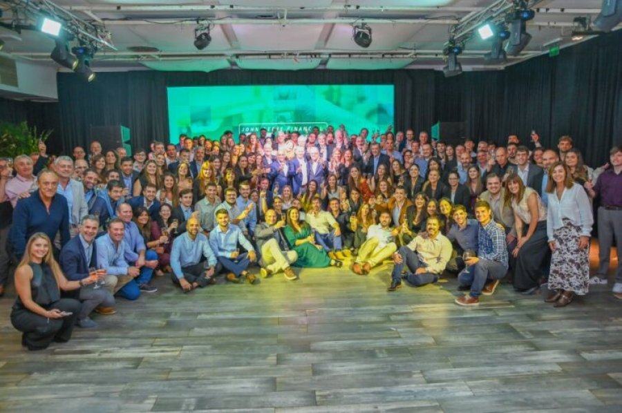 HAY EQUIPO. Con "los Castro" presentes, la gran familia de John Deere tuvo su festejo.
