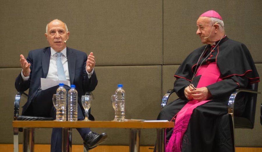 Ricardo Lorenzetti, juez de la Corte Suprema de la Nación, y Mons. Vincenzo Paglia, enviado del Vaticano y presidente de la Pontificia Academia para la Vida