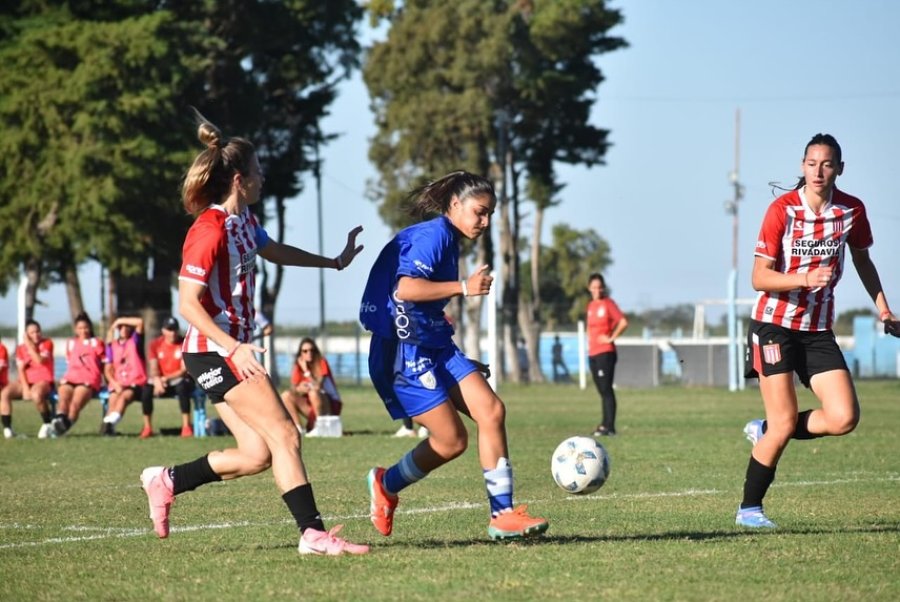 SUMAR DE A TRES. El objetivo de las chicas celestes.
