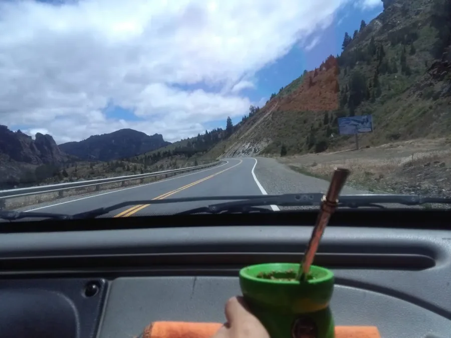 ¿MULTA POR TOMAR MATE? La Agencia Provincial de Seguridad Vial contó qué pasa en Santa Fe.