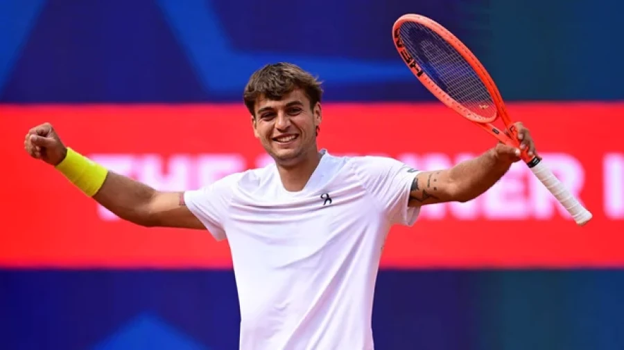 ITALIANO. Ven&iacute;a de vencer a Etcheverry en semifinales.