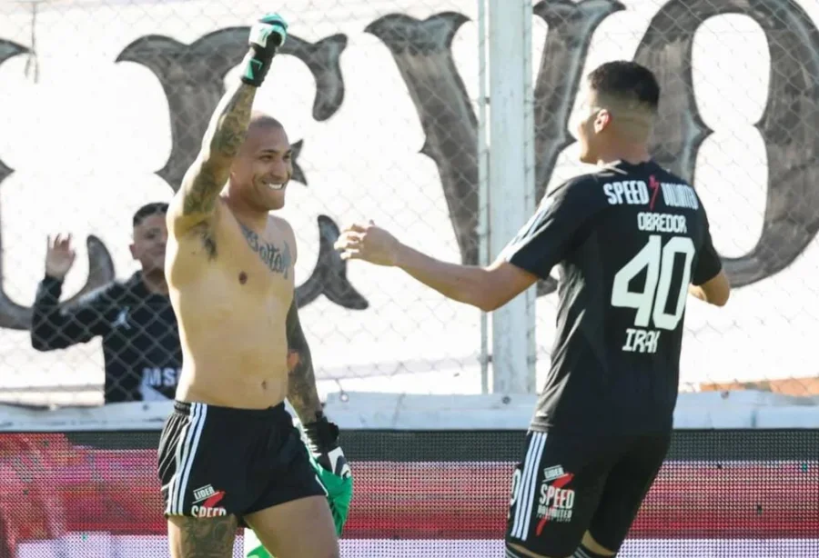 El festejo de Ignacio Arce, del Deportivo Riestra.