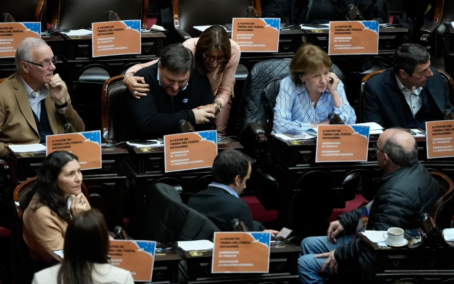Diputados opositores en el recinto de la Cámara baja.