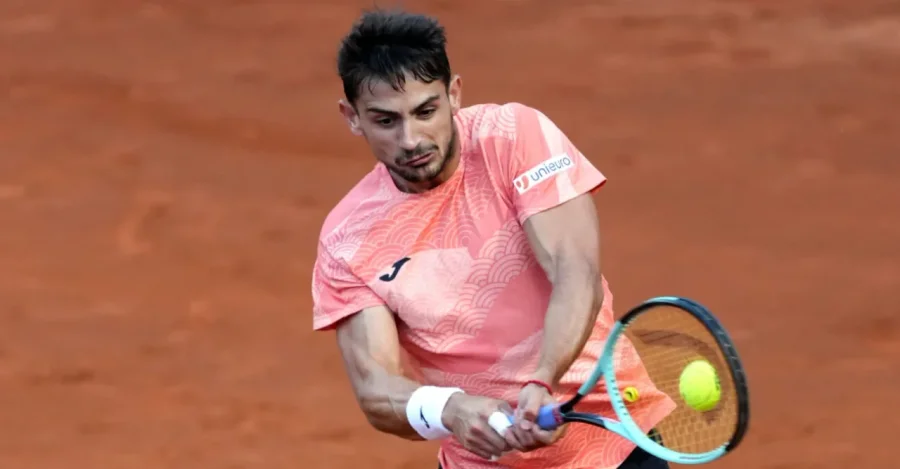 Mariano Navone eliminó a Nakashima.