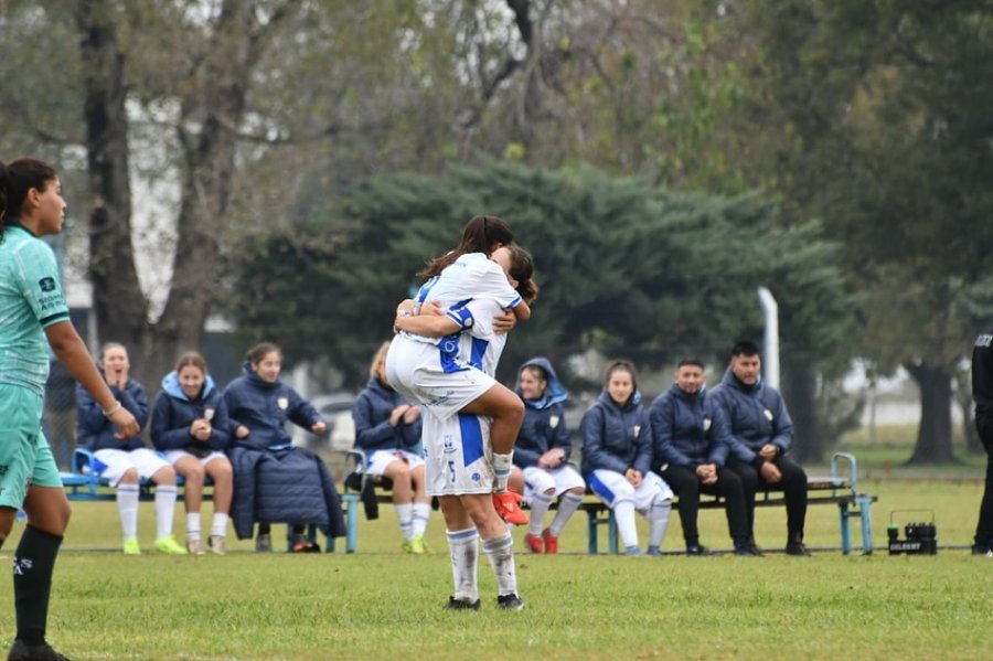ATLÉTICO DE RAFAELA CELEBRÓ SU PRIMERA ALEGRÍA EN EL CERTAMEN DE FÚTBOL FEMENINO