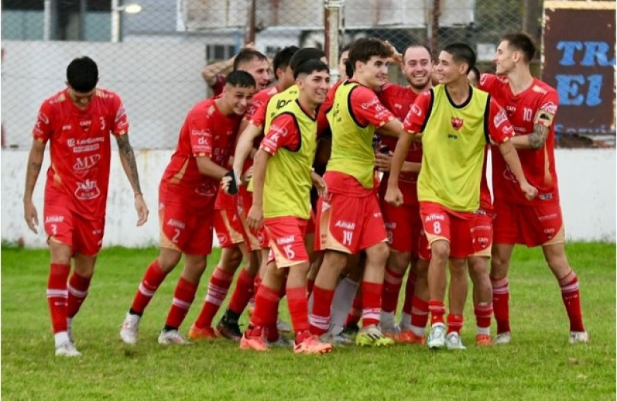 PRIMEROS 90. Los Bichitos Colorados empataron en Sarmiento.
