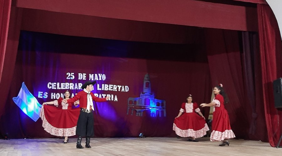 Una de las criollísimas coreografías que brillaron en el escenario del Kadima.