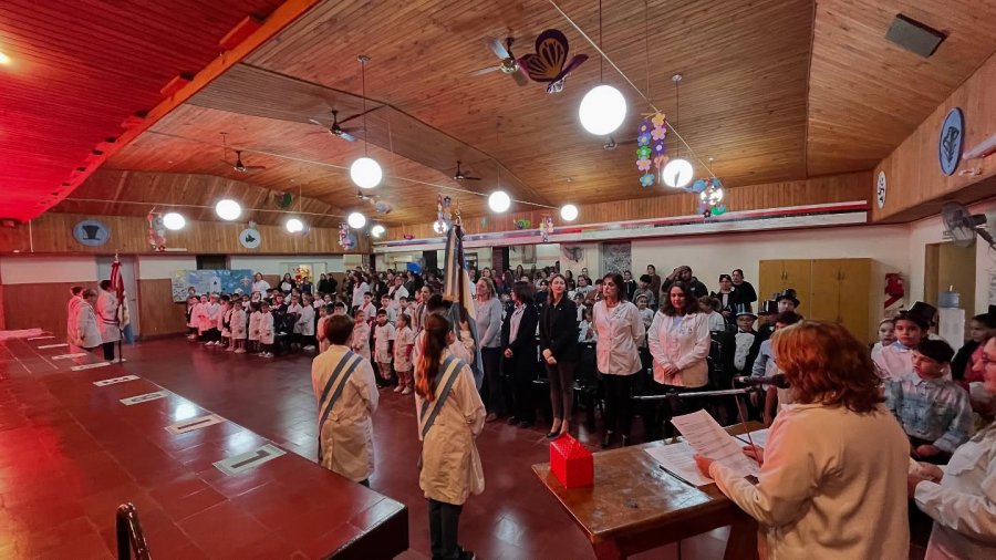 Un salón colmado fue el marco ideal para la realización.