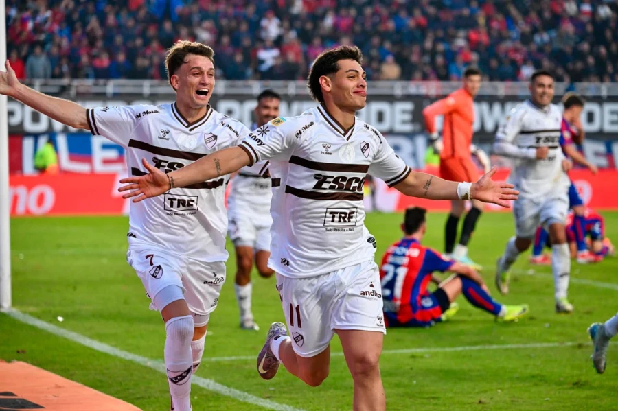 PLATENSE. En una de las definiciones avanzó por penales.