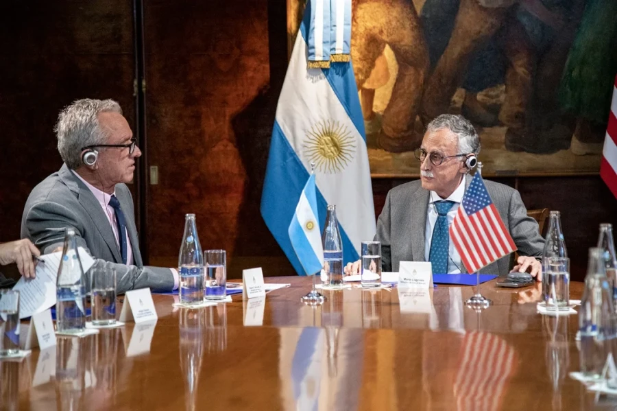 Milei recibe a un funcionario de Trump señalado por sus polémicas opiniones en contra de las vacunas.