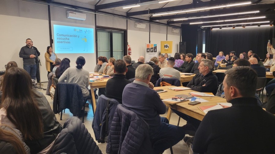 Esta propuesta se organiza en seis jornadas.