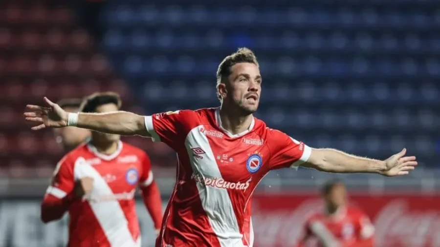 TOMAS MOLINA. El delantero goleador del Bicho de La Paternal.