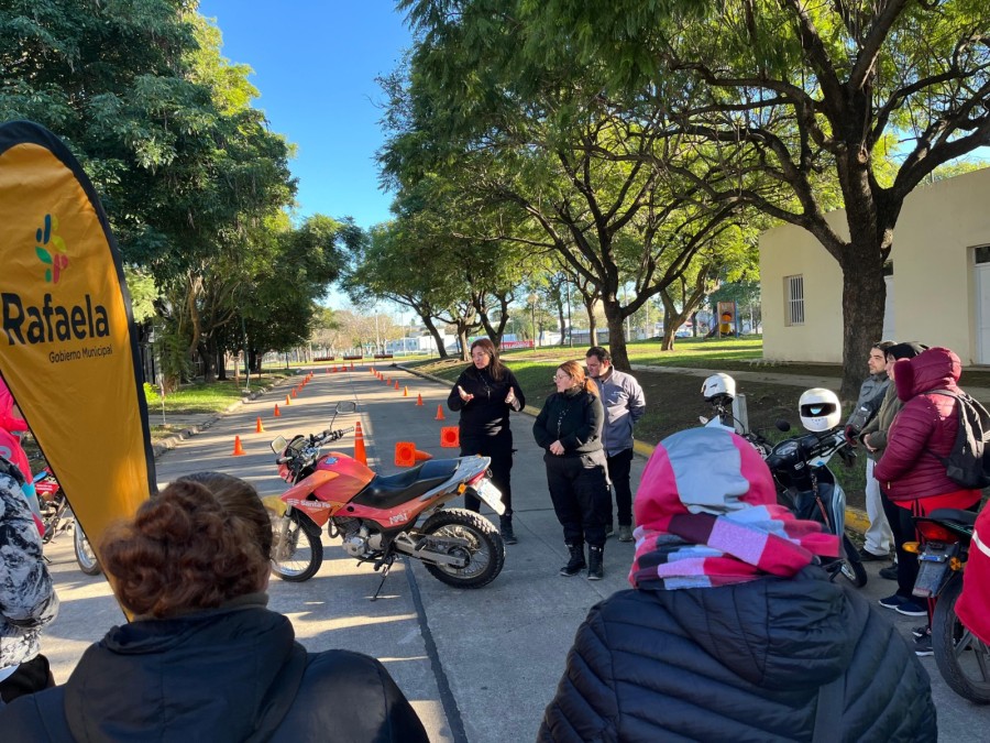 Estuvieron presentes en la actividad, el secretario de Gobierno y Modernización, Germán Bottero; y la coordinadora de Protección Vial y Comunitaria, Mariana Arias.
