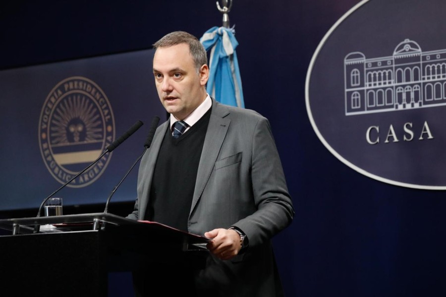 Adorni anunció la puesta en marcha de un plan nacional de obras para la ampliación del transporte eléctrico.