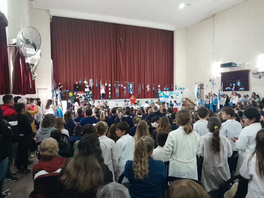 Un salón colmado acompañó la celebración.