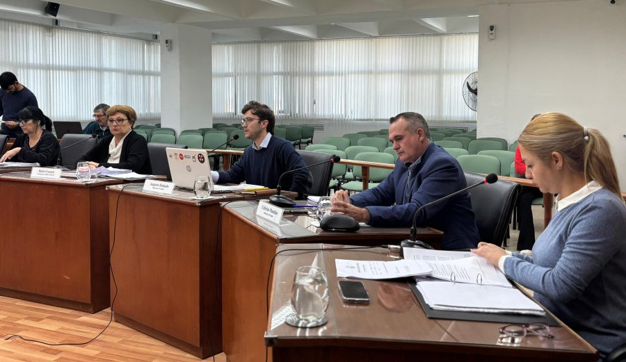 DEBATE. En una extensa sesión, aprobó una decena de proyectos, entre ellos el que da luz verde a la renovación de veredas de bulevar Santa Fe.