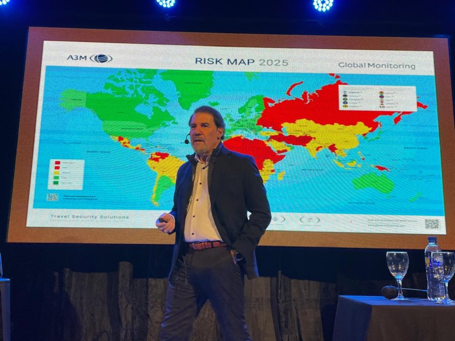 KEYNOTE SPEAKER. Claudio Zuchovicki cautiv&oacute; a la audiencia con su solvencia t&eacute;cnica y su estilo de oratoria.