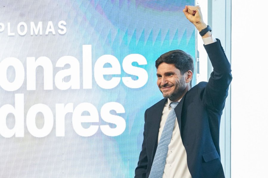 Pullaro en el Museo de la Constituci&oacute;n de la ciudad de Santa Fe, donde recibi&oacute; el diploma como convencional reformador. (SCS)