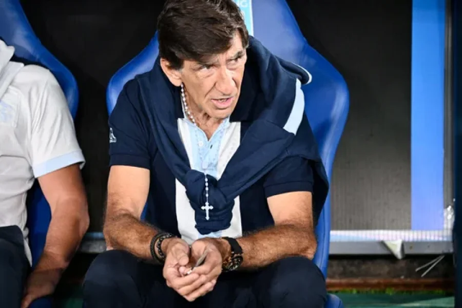 Gustavo Costas dirigiendo a Racing.