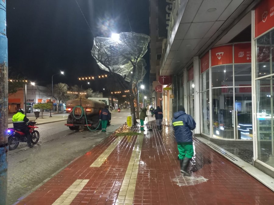 TAREAS. El municipio local contin&uacute;a ejecutando un plan de limpieza y mantenimiento en distintos sectores de la ciudad.