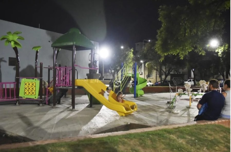 DIA A DIA CUIDANDO LA CIUDAD. La Municipalidad contin&uacute;a intensificando las tareas de limpieza en distintos sectores de la ciudad.