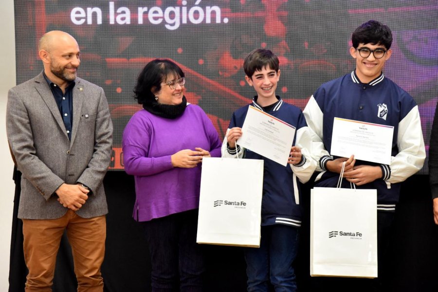 Tambi&eacute;n se entregaron certificados del programa Impulsa.