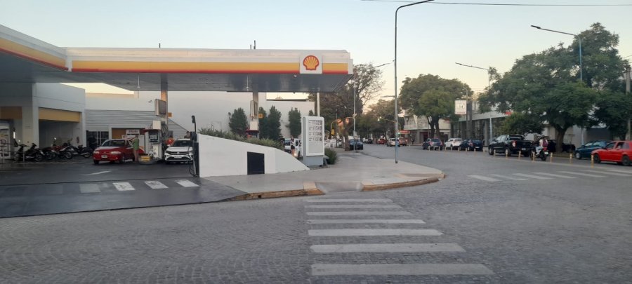 NUEVA SUBA. Desde mañana, los combustibles aumentarían un 1% en todas las estaciones de servicio de la ciudad y del país.