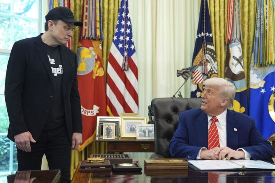 ANUNCIO. Donald Trump se despide de Elon Musk con una lluvia de elogios por el drástico recorte de gastos que logró en el Estado.