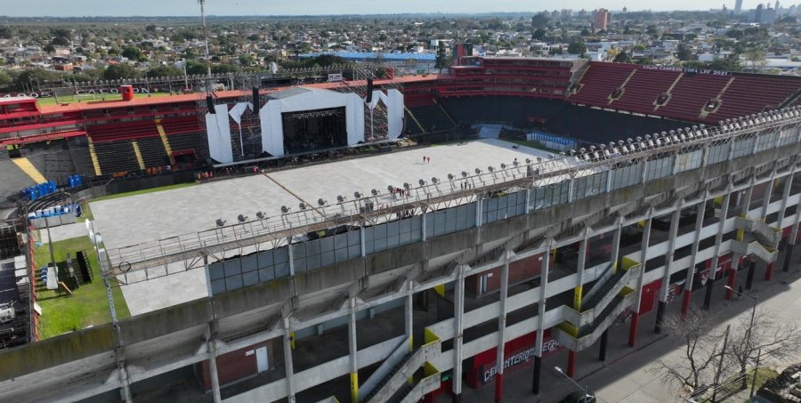 TODO LISTO. El recital de La Renga será este sábado en el Estadio de Colón, pero desde hace días comenzaron a llegar seguidores de todo el país. Se esperan más de 40 mil personas.