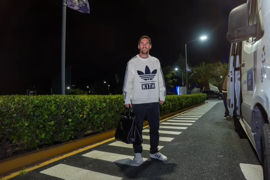 RECIEN LLEGADO. Messi en su arribo al predio de Ezeiza.
